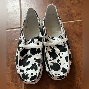 Cow “hey dudes”